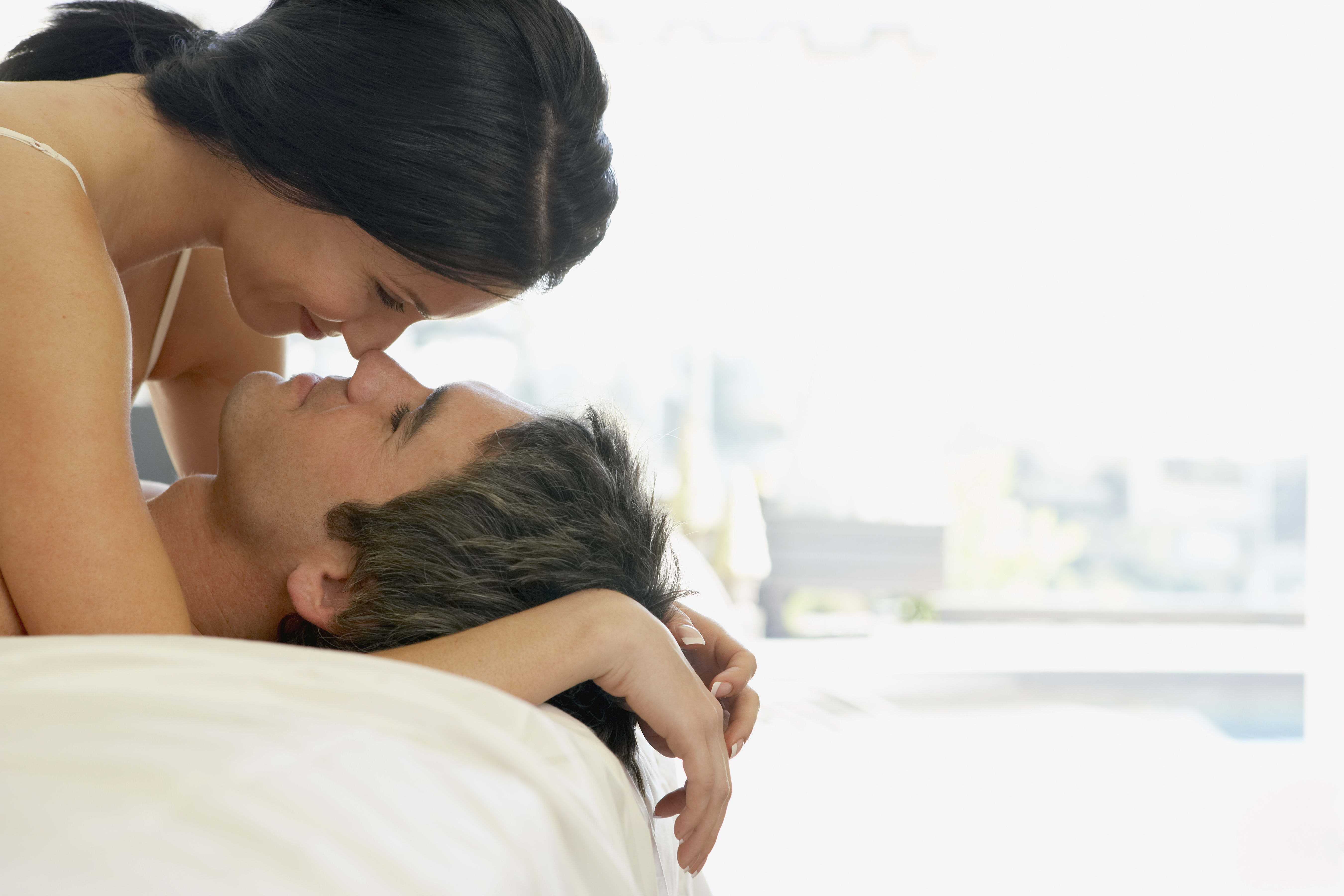 К чему снится целоваться с мужчиной: в губы, с другом