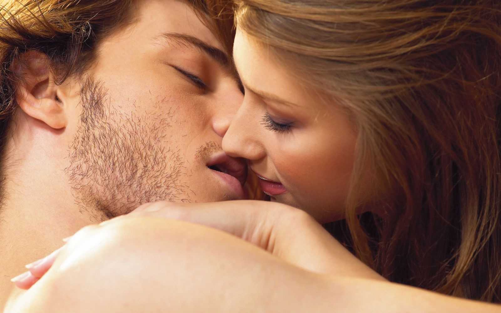 Что предвещает целоваться во сне с мужчиной в губы?