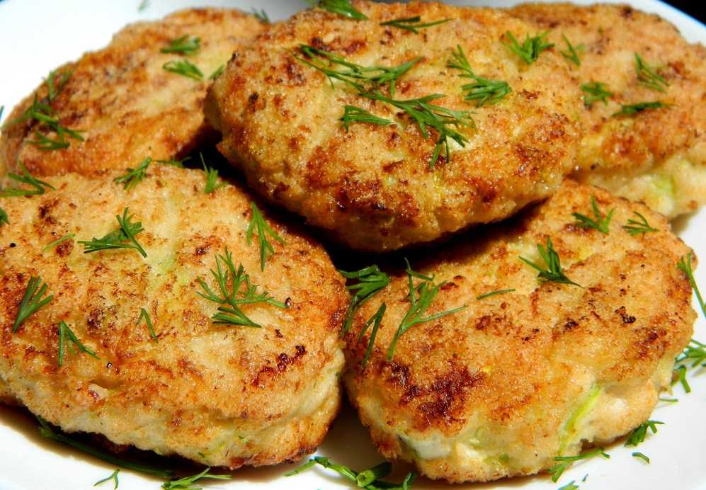 Котлеты из куриного фарша. 10 самых простых и вкусных рецептов приготовления с фото