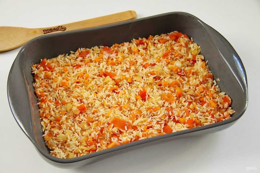 Пирог с горбушей и рисом из дрожжевого теста: рецепт с фото