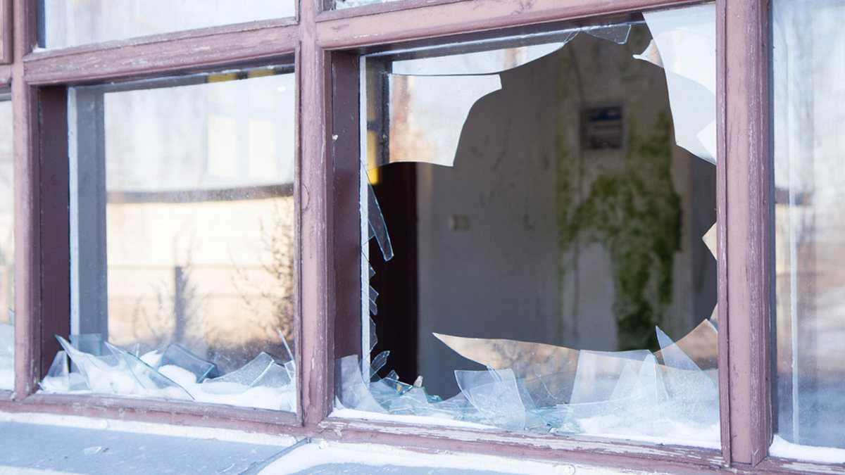 К чему снится окно в доме или квартире женщине и мужчине. сонник, толкование сна