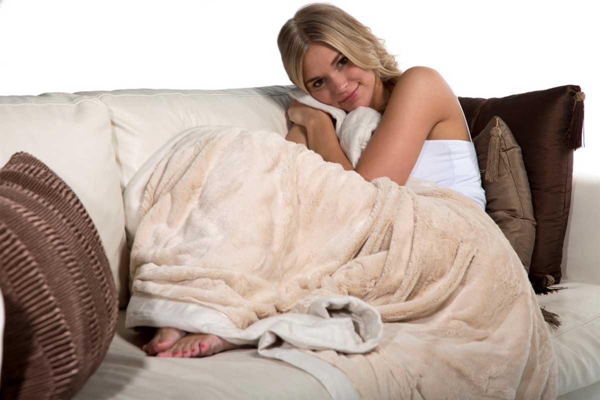 Во сне мужчина накрывает одеялом к чему. приснилось одеяло во сне
