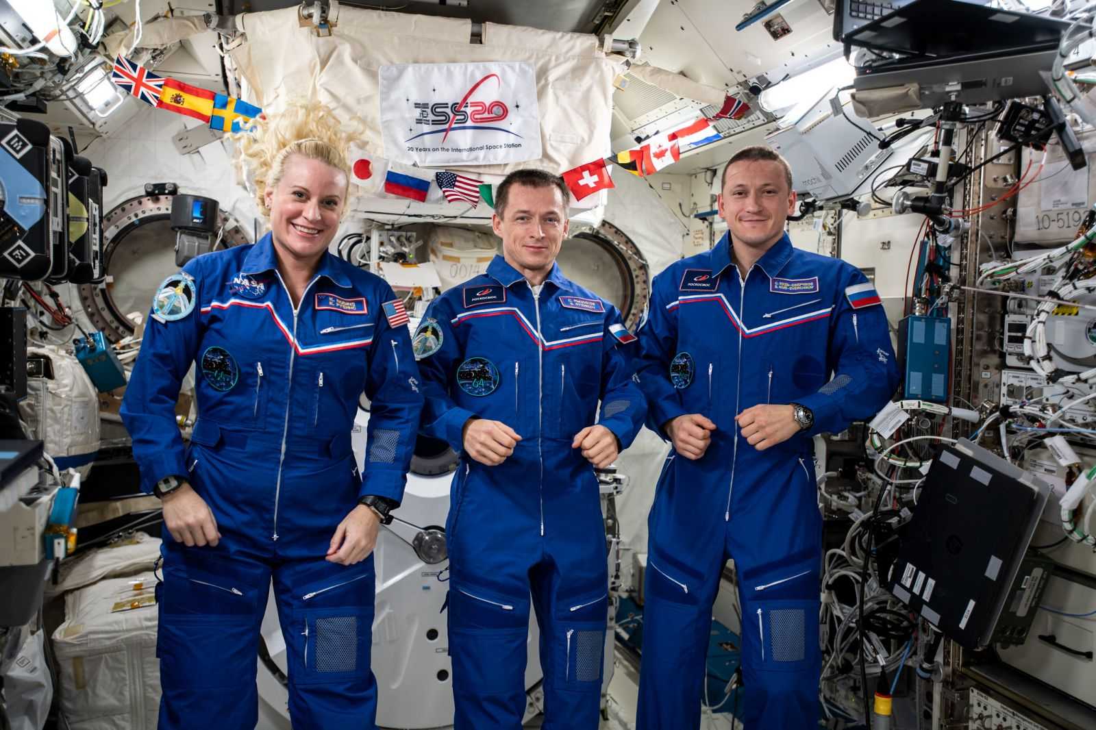 Поделки на день космонавтики 12 апреля 2023 года своими руками