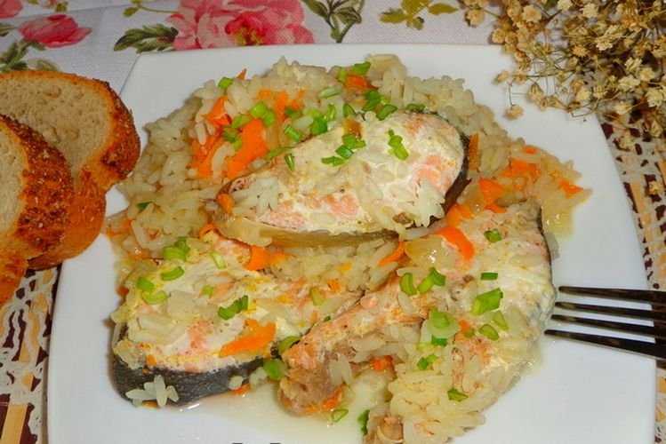 Запеченная горбуша с яблоками: рецепт с яблоками, рисом и дробленным орехом 50 минут и готово